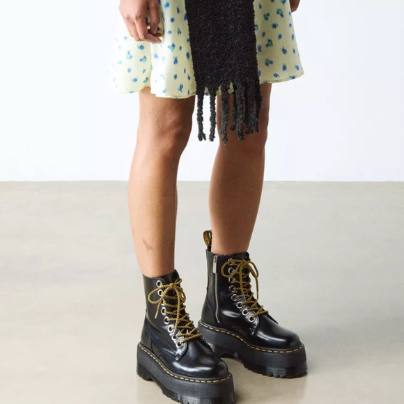 Dr. Martens Jadon Max Black Boots with Yellow Laces 9 - Picture 3 of 11